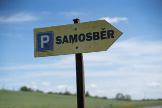 🍓 JAHODY NA ZÍTŘEJŠÍM SAMOSBĚRU UŽ OD 69 Kč/kg! 🍓

Zítra 14.6.2026 budete mít na výběr ze dvou variant:
✅ větší jahody – 89 Kč/kg
✅ drobnější jahody – 69 Kč/kg

Drobnější plody jsou perfektní na zavařování, marmelády, pečení i do mrazáku. A protože každý hledá něco jiného, necháváme výběr na vás. 

Ať už si odvezete velké nebo malé, chuť je pořád stejně sladká a poctivě jahodová!

🫛A nezapomeňte, probíhá samosběr hrachu - 69 Kč/kg.

📍 Farmářská prodejna Doksany
🕒 Otevřeno denně: 7:00–19:00
📞 +420 774 355 047